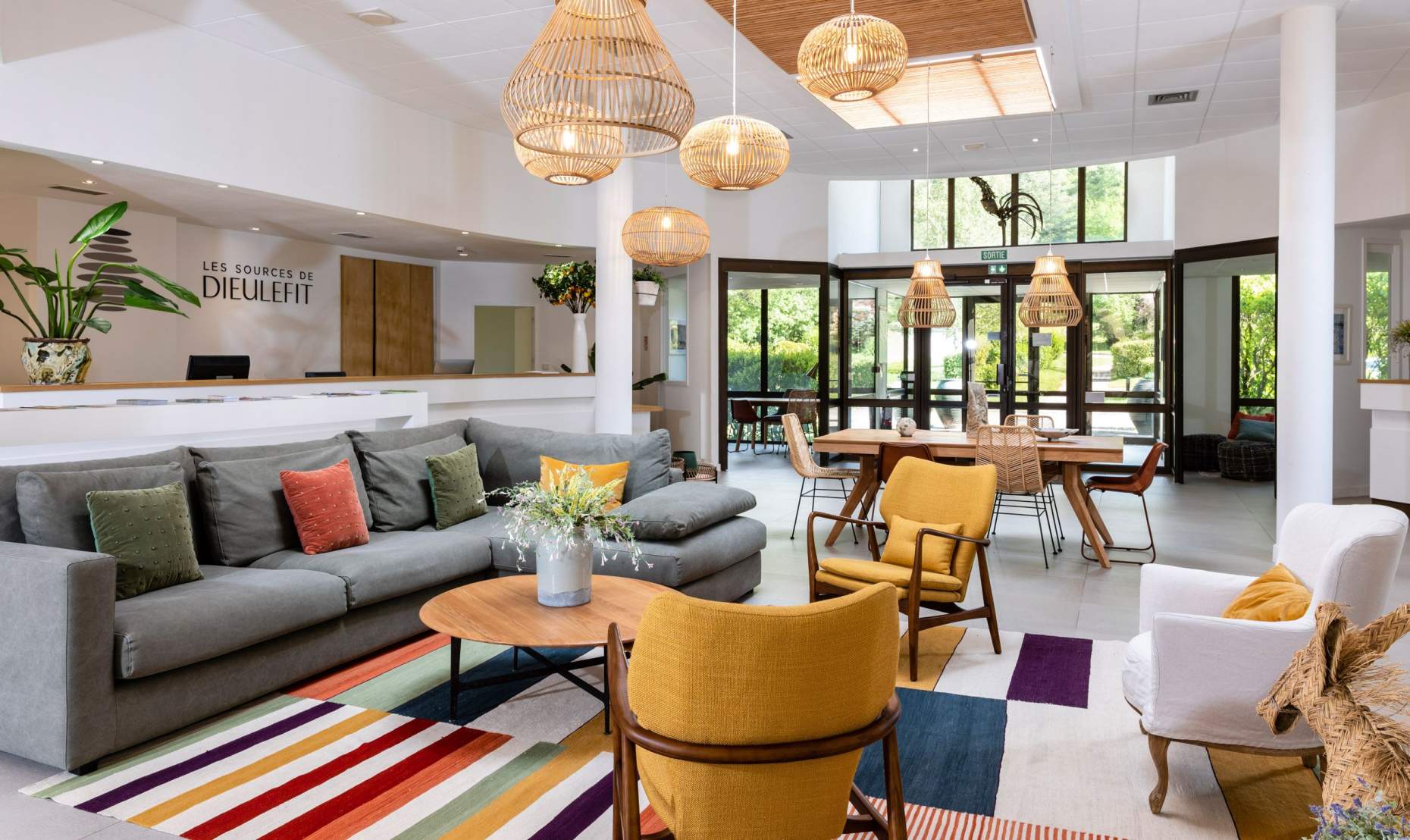 bp-lessourcesdedieulefit-lobby-009