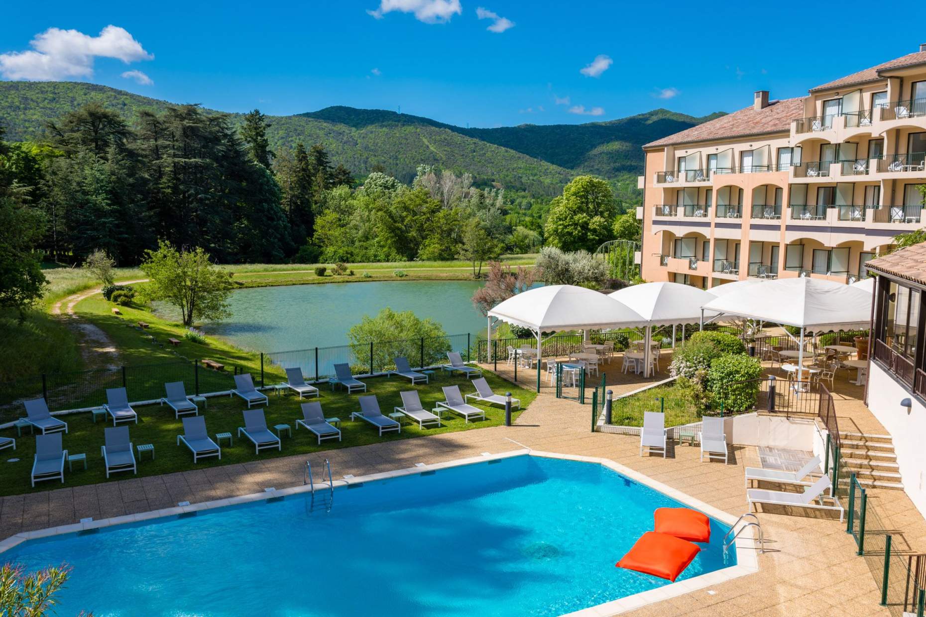 bp-lessourcesdedieulefit-piscine-007